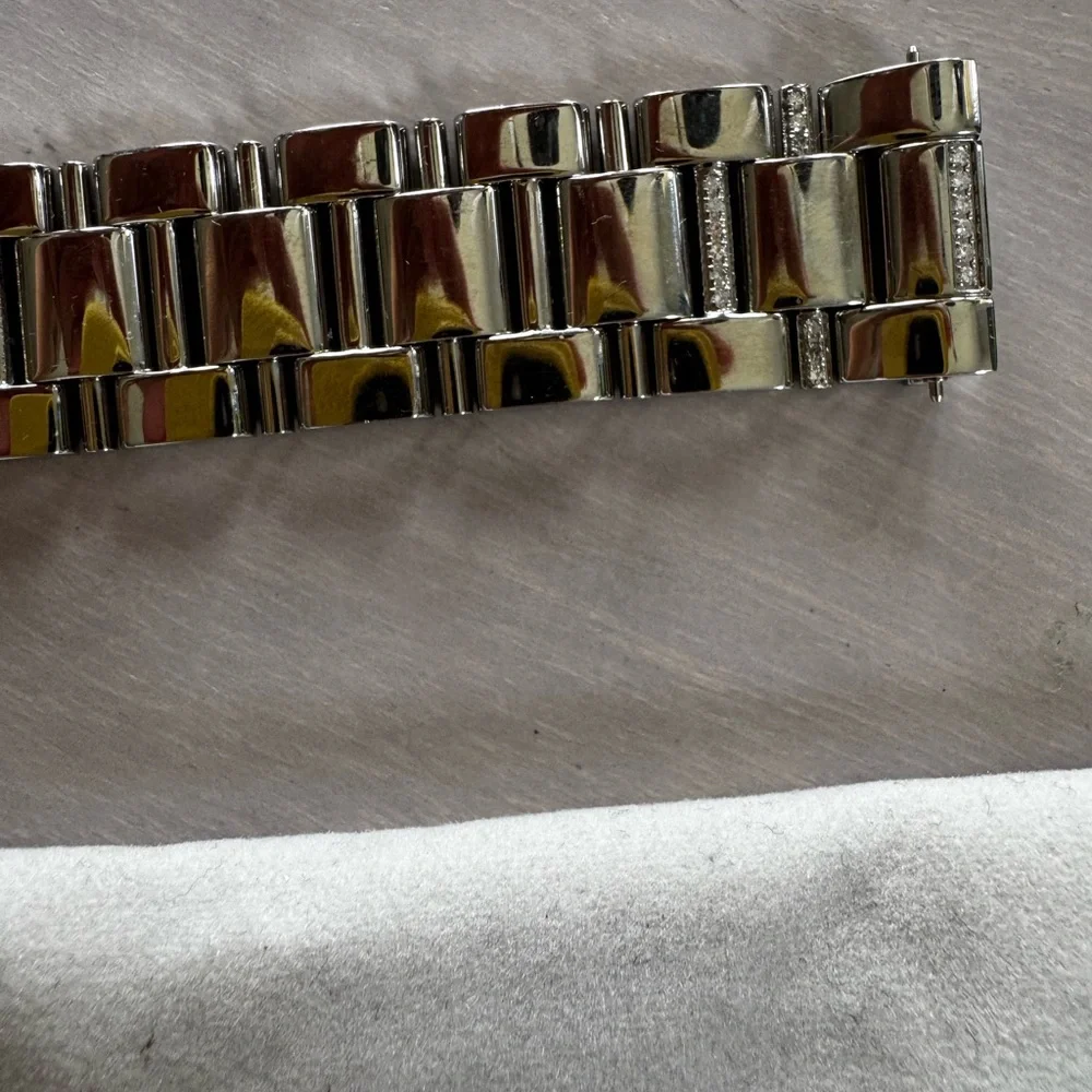 Michele sleek stylish
